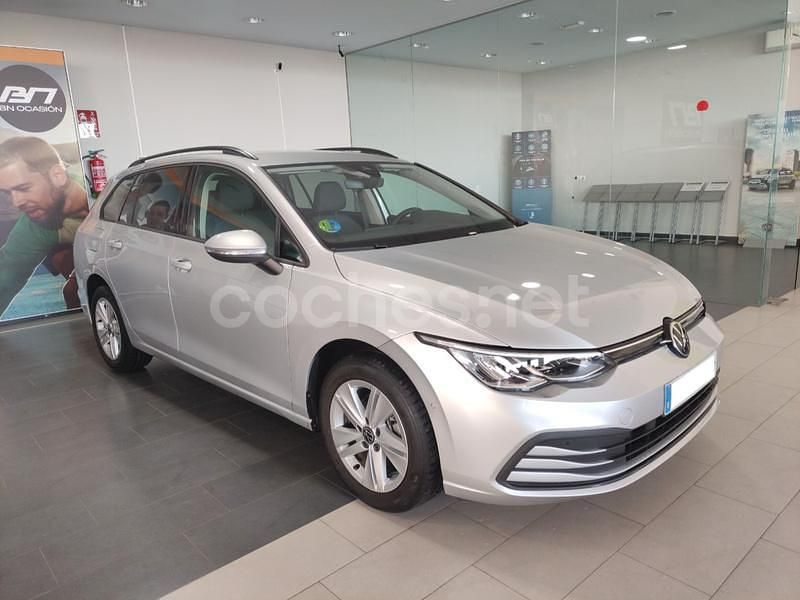 Usado VW Golf VIII Life 110 CV (80 kW) 2023 Gris / plata Familiar