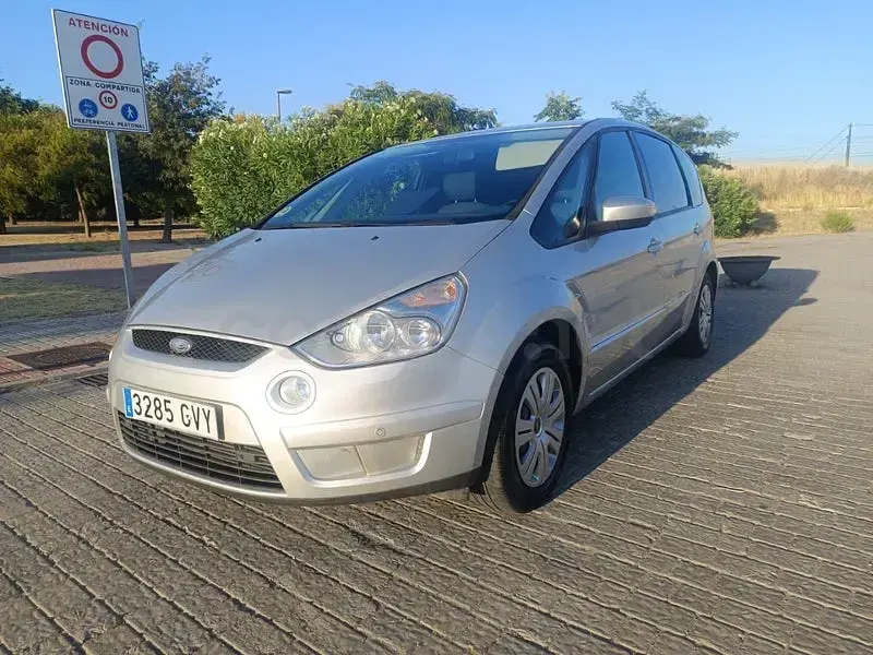Usado Ford S-MAX Trend 125 CV (91 kW) 2010 Gris / plata Monovolumen