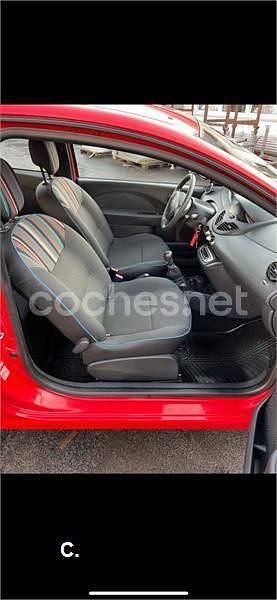 Usado Renault Twingo Authentique 75 CV (55 kW) 2012 Rojo Utilitario