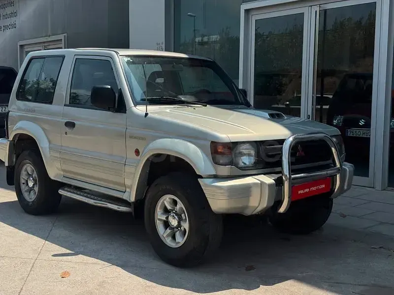 Usado Mitsubishi Montero 125 CV (91 kW) 1996 Beige SUV