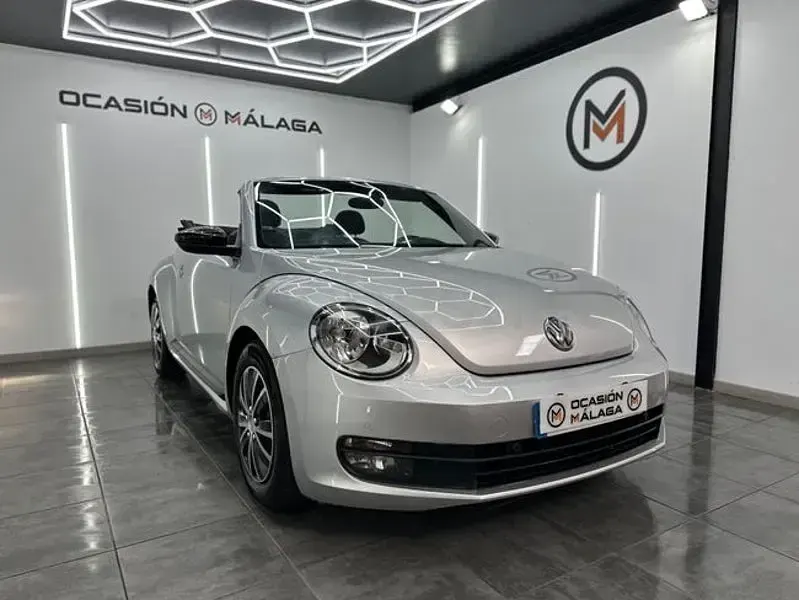 Usado VW Beetle 105 CV (77 kW) 2012 Plateado Utilitario