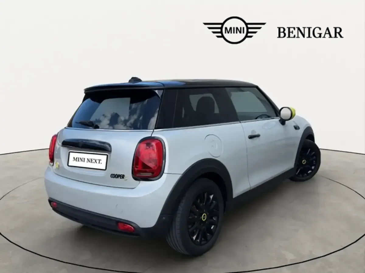 Usado Mini Cooper SE 135 kW (184 CV) 2022 Gris Utilitario