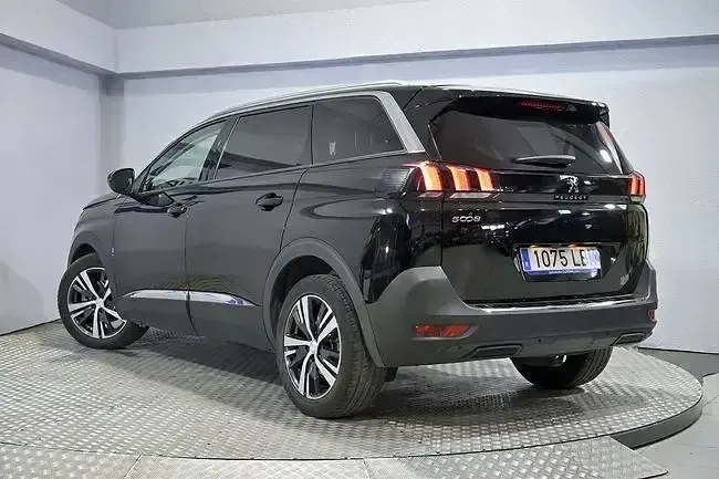 Usado Peugeot 5008 Allure 130 CV (95 kW) 2019 Negro SUV