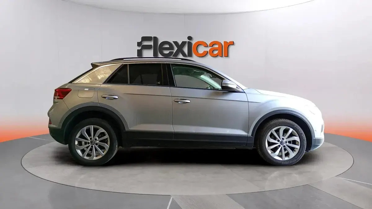 Usado VW T-Roc 116 CV (85 kW) 2024 Gris SUV