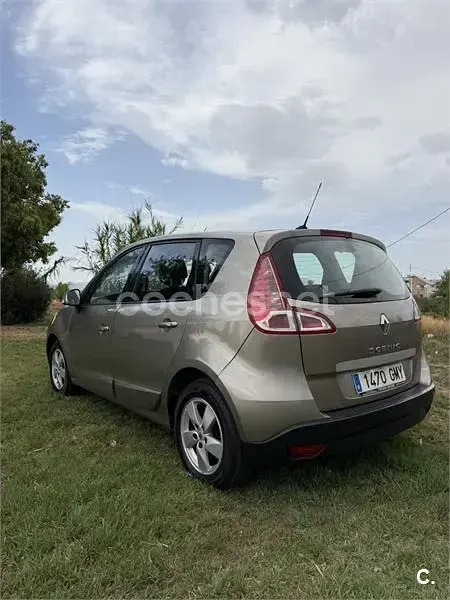 Usado Renault Scénic III Expression 105 CV (77 kW) 2009 Beige Monovolumen