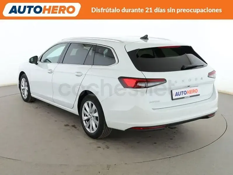 Usado Skoda Superb Selection 150 CV (110 kW) 2024 Blanco Familiar