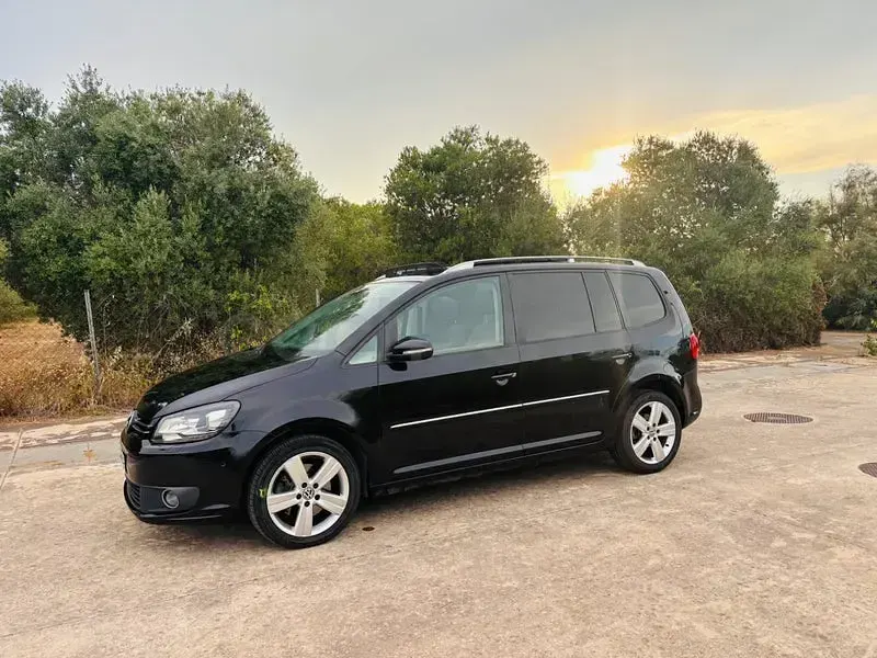 Usado VW Touran Sport 140 CV (102 kW) 2013 Negro Monovolumen