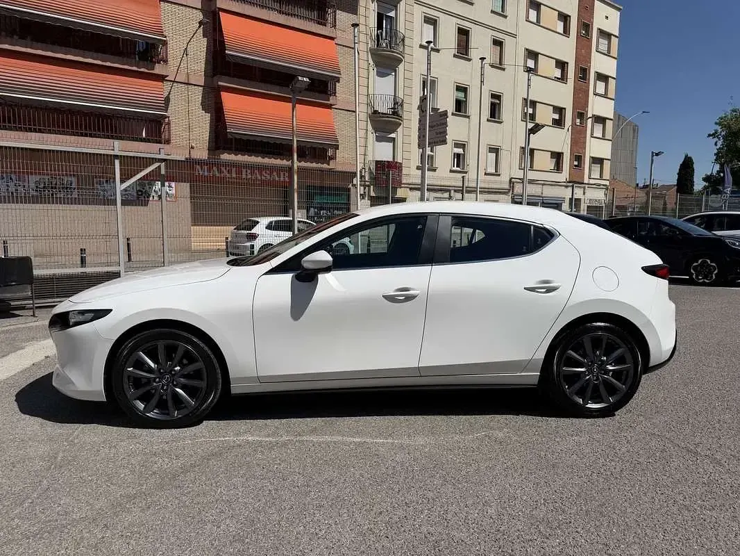 Usado Mazda 3 Center-Line 140 CV (102 kW) 2025 Blanco Berlina