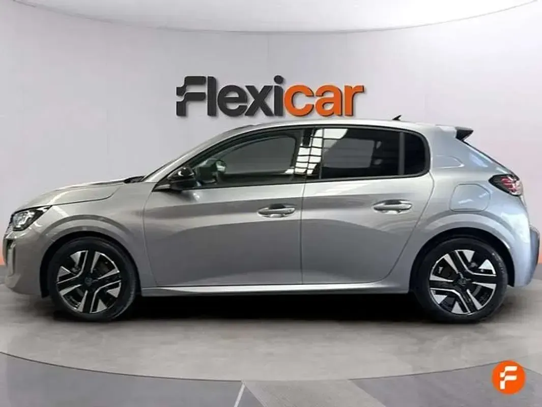 Usado Peugeot 208 Allure 101 CV (74 kW) 2025 Gris Utilitario