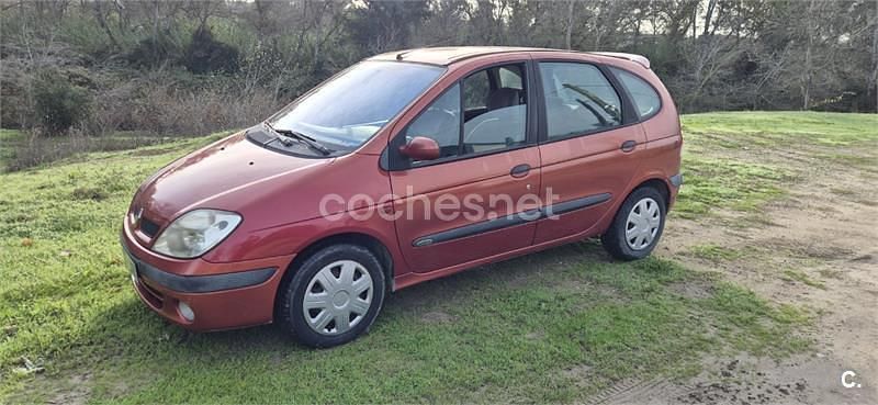 Usado Renault Scénic Dynamique 120 CV (88 kW) 2003 Granate Monovolumen