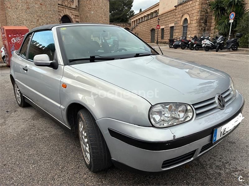 Usado VW Golf Cabriolet 100 CV (73 kW) 1998 Gris / plata Descapotable