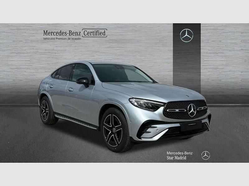 Usado Mercedes GLC300 AMG line 269 CV (197 kW) 2025 Plata hightec metalizado Coupe
