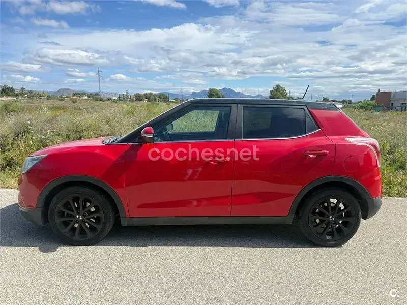 Gebraucht SsangYong Tivoli 115 PS (84 kW) 2016 Rot SUV