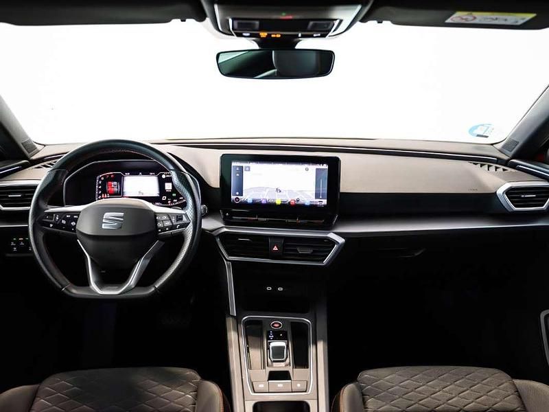 Usado Seat Leon ST FR 150 CV (110 kW) 2024 Rojo Familiar