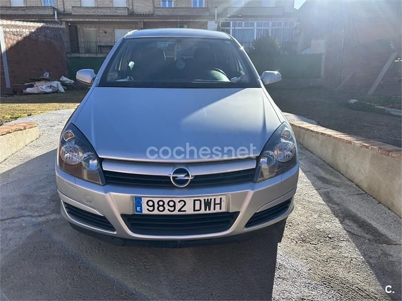 Usado Opel Astra Cosmo 100 CV (73 kW) 2006 Gris / plata Berlina
