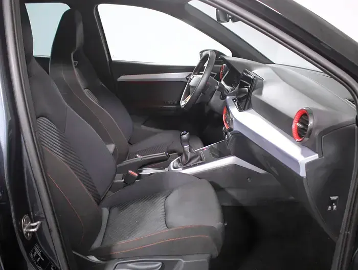 Usado Seat Arona FR 115 CV (84 kW) 2025 Varios colores SUV