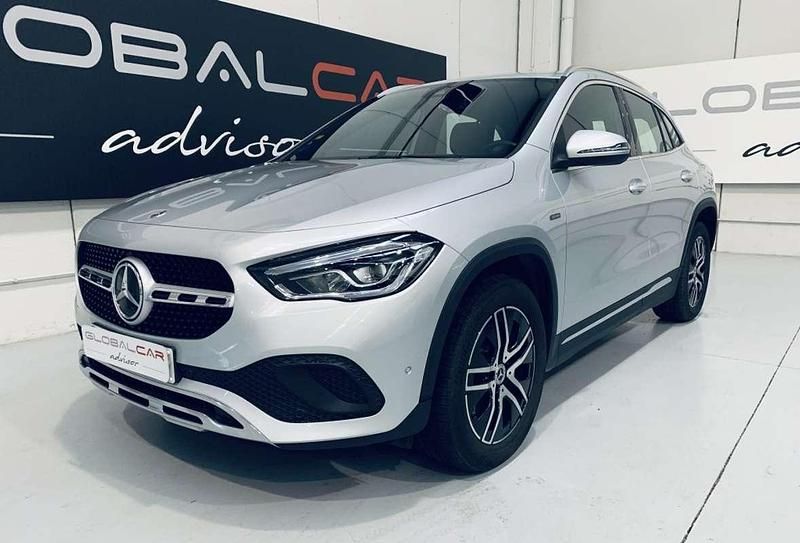 Usado Mercedes GLA250 218 CV (160 kW) 2021 Plateado SUV