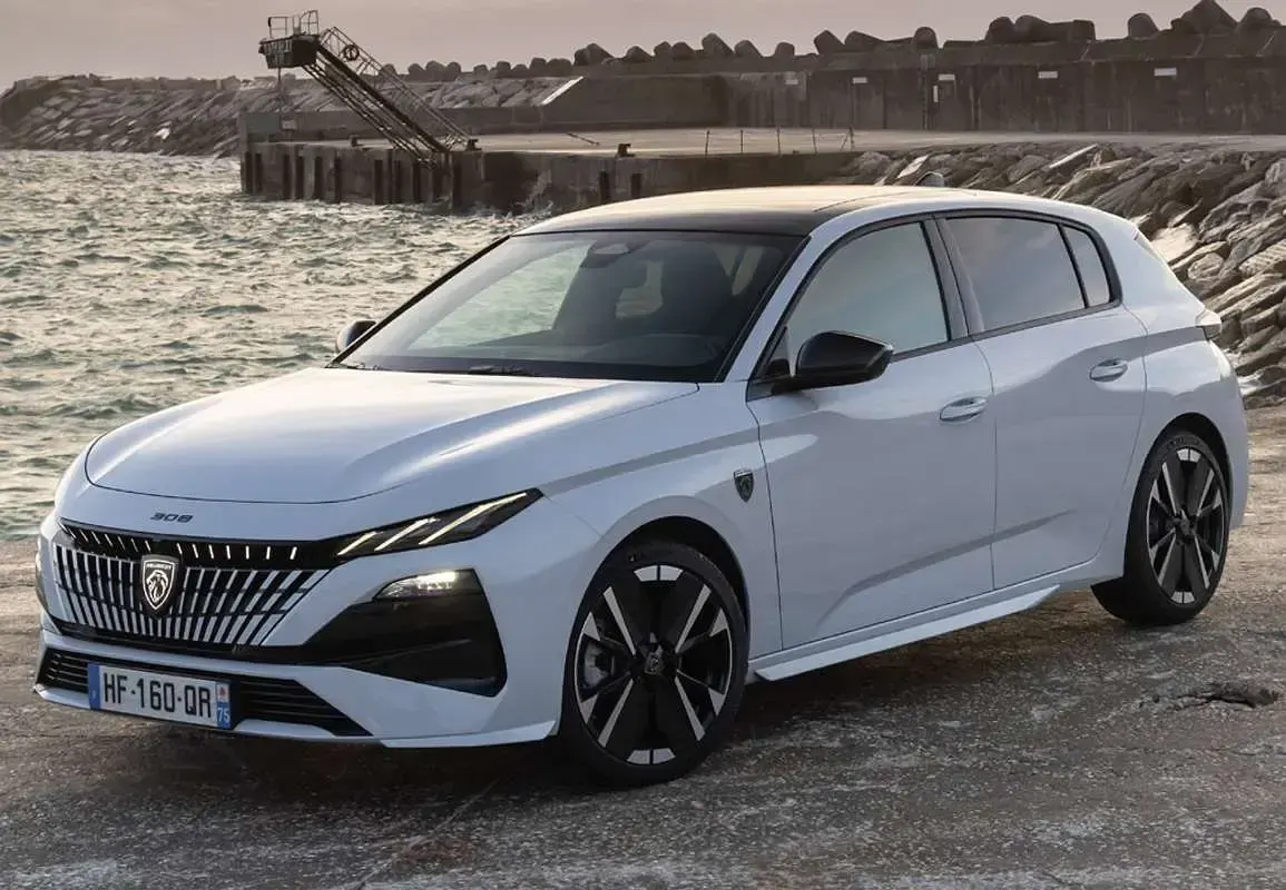 Usado Peugeot 308 SW Allure 120 CV (88 kW) 2017 Blanco Familiar