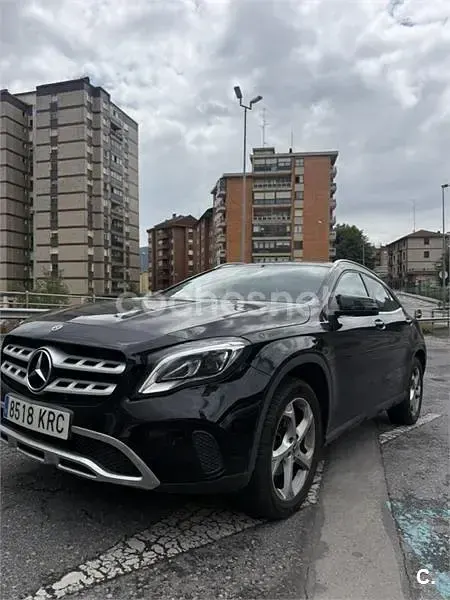 Usado Mercedes GLA200 136 CV (100 kW) 2018 Negro SUV