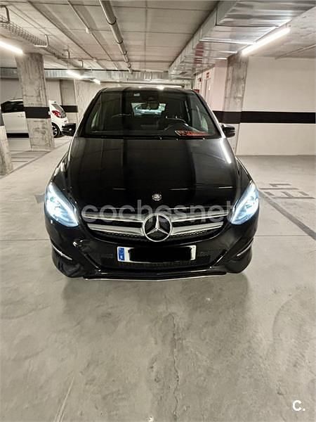 Usado Mercedes B180 Urban 109 CV (80 kW) 2016 Negro Monovolumen