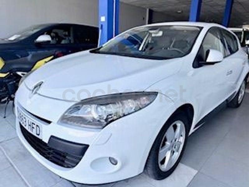 Usado Renault Mégane Dynamique 110 CV (80 kW) 2011 Blanco Berlina