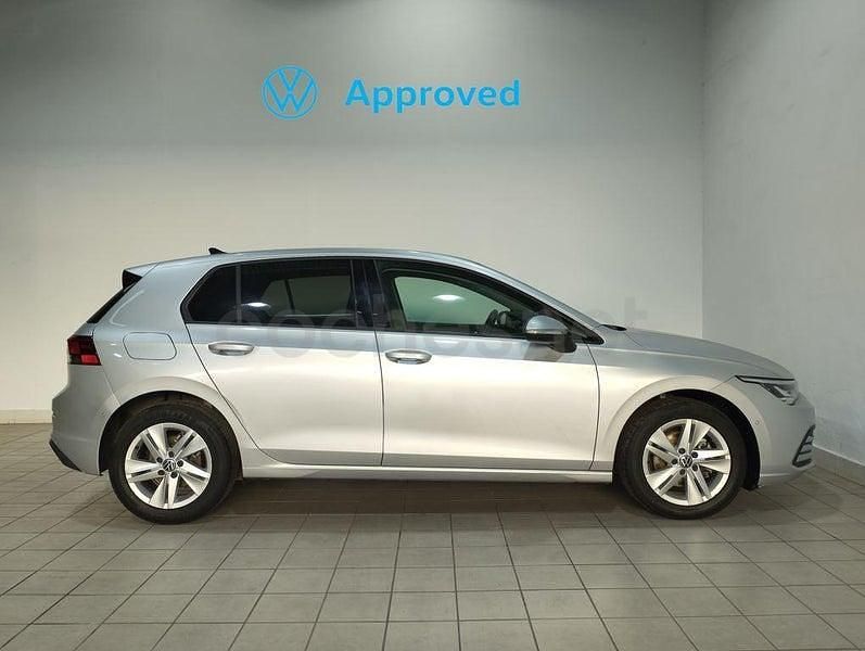 Usado VW Golf VIII Life 110 CV (80 kW) 2022 Gris plata Utilitario
