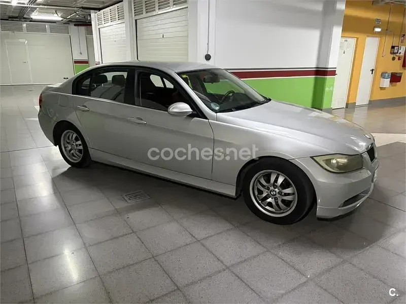 Usado BMW 320 170 CV (125 kW) 2007 Gris / plata Familiar
