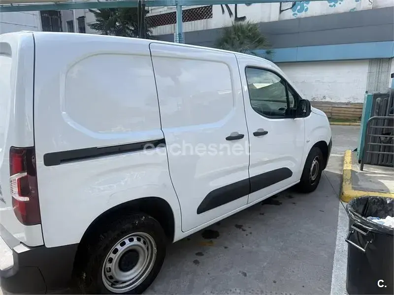 Usado Citroën Berlingo 100 CV (73 kW) 2024 Blanco Monovolumen