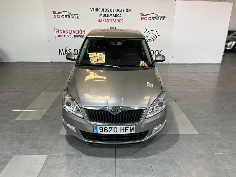 Usado Skoda Fabia 60 CV (44 kW) 2011 Beige Berlina