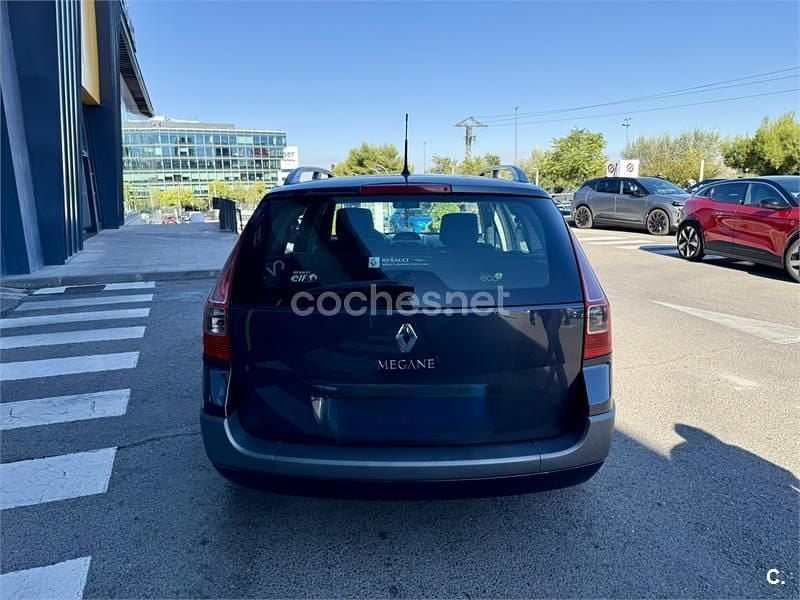 Usado Renault Mégane GrandTour Dynamique 105 CV (77 kW) 2008 Gris / plata Familiar