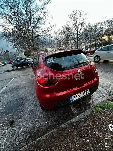 Usado Renault Clio IV Authentique 75 CV (55 kW) 2014 Rojo Berlina