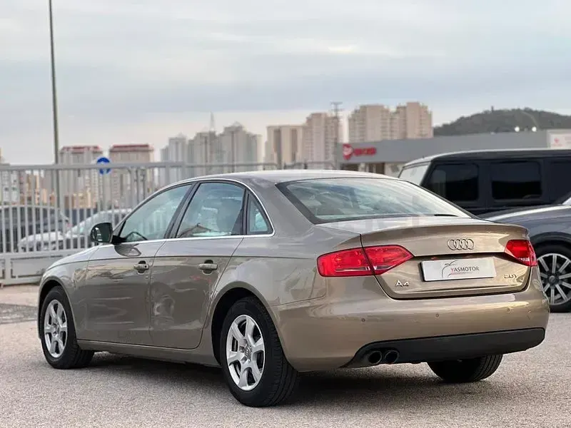 Usado Audi A4 180 CV (132 kW) 2008 Beige Berlina