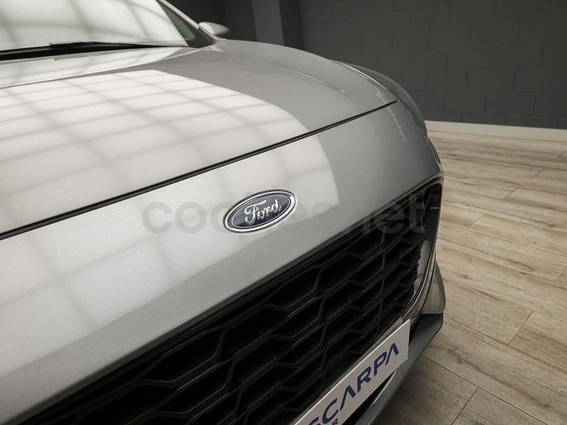 Usado Ford Kuga ST-Line 150 CV (110 kW) 2022 Gris / plata SUV