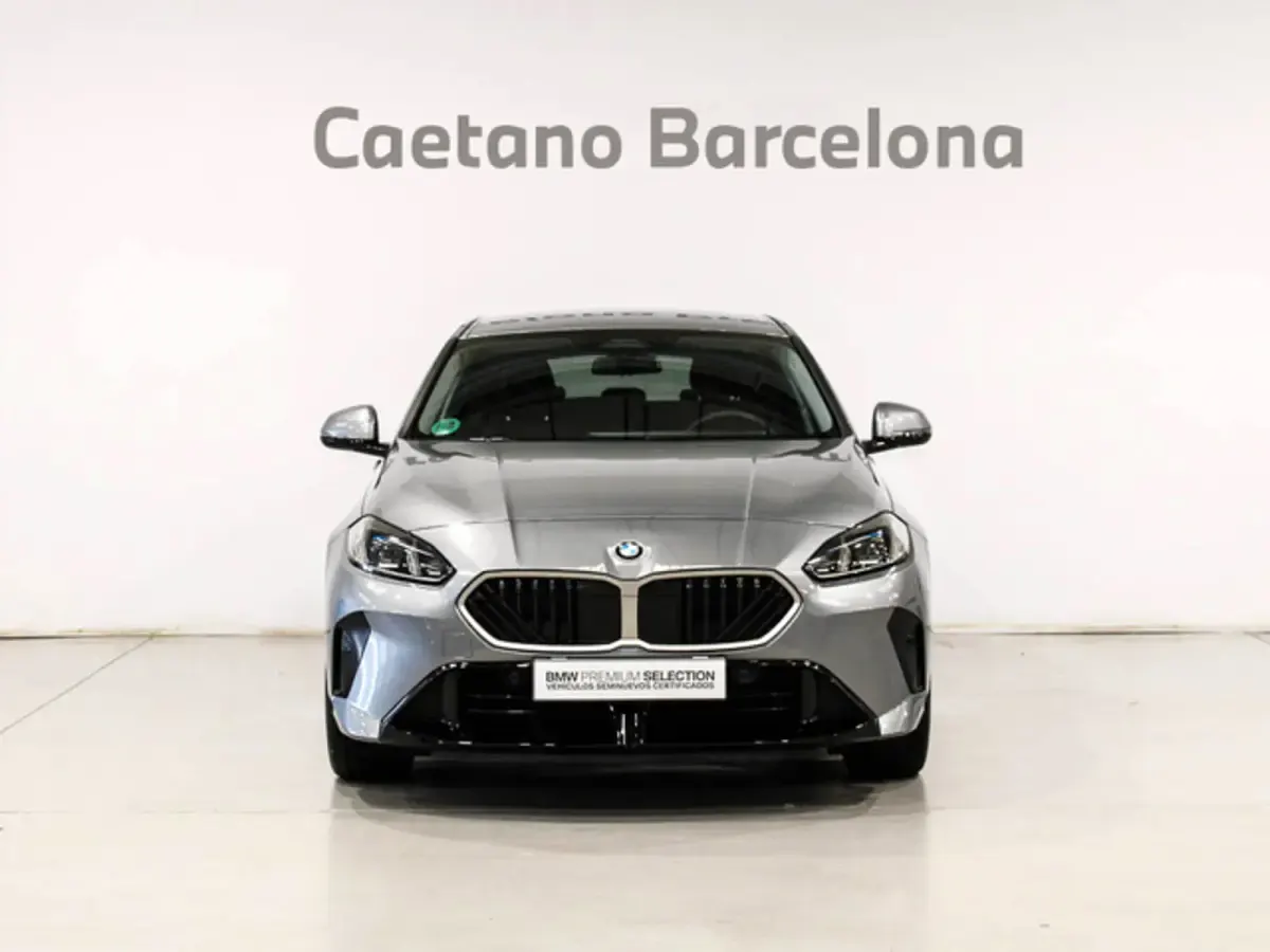 Usado BMW 118 Comfort Edition 150 CV (110 kW) 2025 Gris Utilitario
