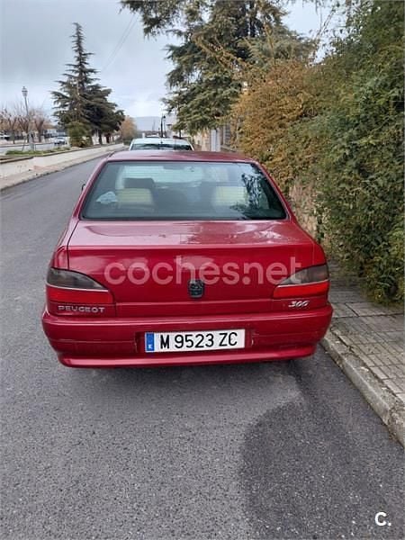 Usado Peugeot 306 71 CV (52 kW) 2000 Rojo Berlina