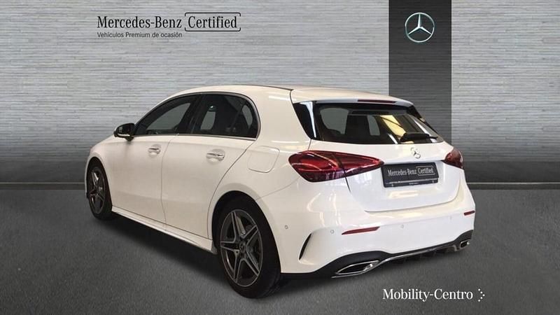 Usado Mercedes A180 AMG line 150 CV (110 kW) 2023 Blanco polar  pintura unicolor