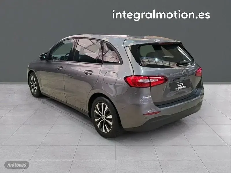 Usado Mercedes B180 136 CV (100 kW) 2020 Varios colores Utilitario