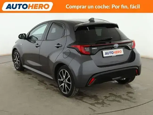 Używany Toyota Yaris Hybrid Style 116 KM (85 kW) 2020 Szary Sedan/Limuzyna