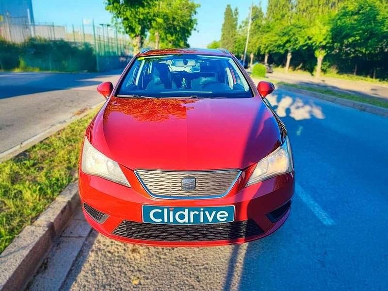 Usado Seat Ibiza Reference 75 CV (55 kW) 2012 Rojo Utilitario