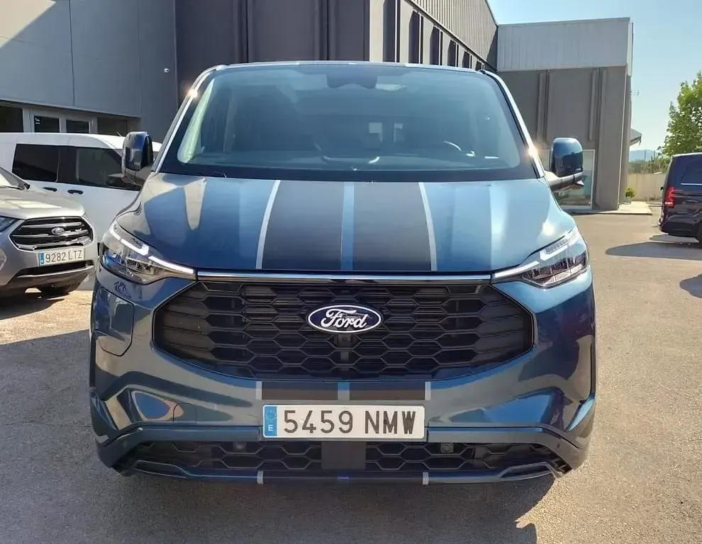 Nuevo Ford Tourneo Custom Sport 232 CV (170 kW) 2026 Ázul chrome (metalizado) Van