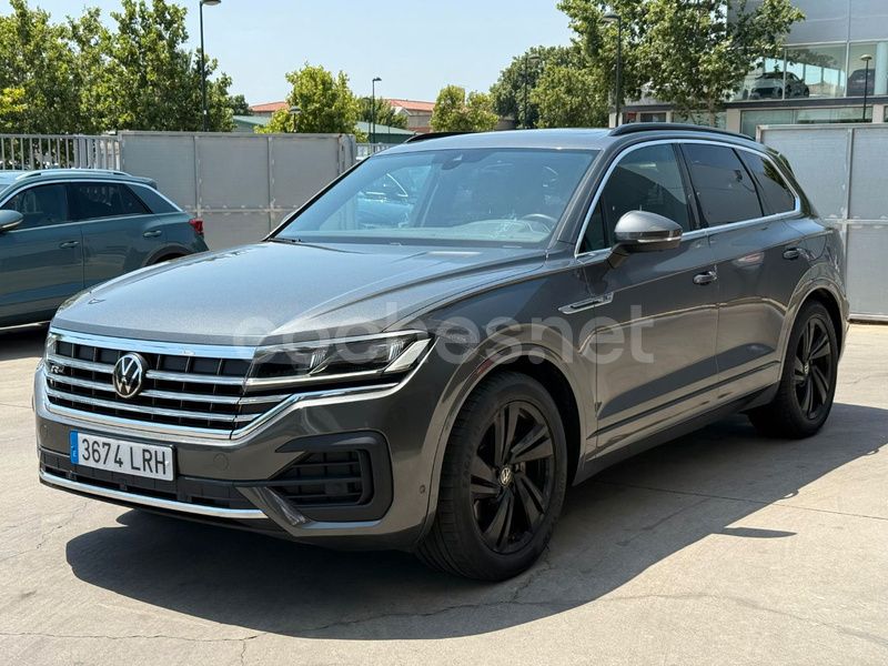 Gris / plata Usado 2021 VW Touareg R-line SUV | 52.495 € (Caro) - Imagen 1/4