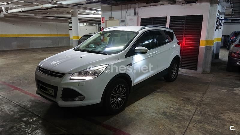 Usado Ford Kuga Titanium 140 CV (102 kW) 2014 Blanco SUV