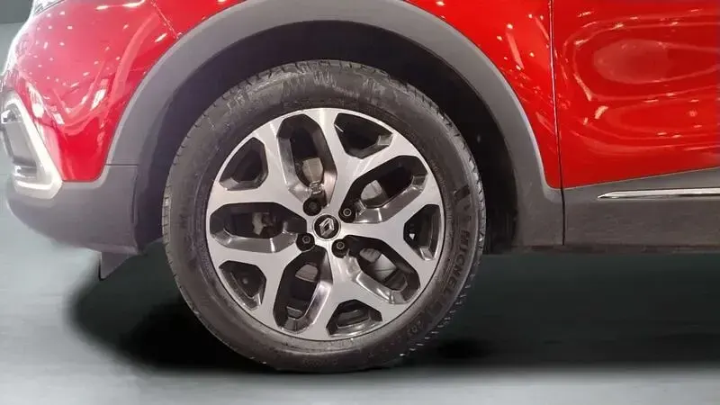 Usado Renault Captur Zen 90 CV (66 kW) 2019 Rojo SUV