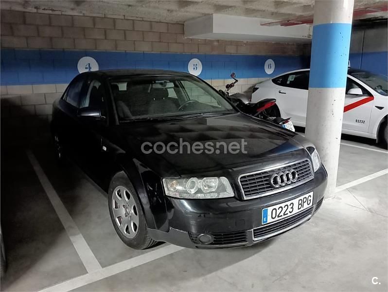 Usado Audi A4 150 CV (110 kW) 2001 Negro Berlina