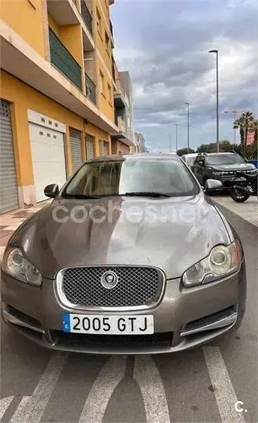 Usado Jaguar XF Luxury 240 CV (176 kW) 2010 Gris / plata Berlina