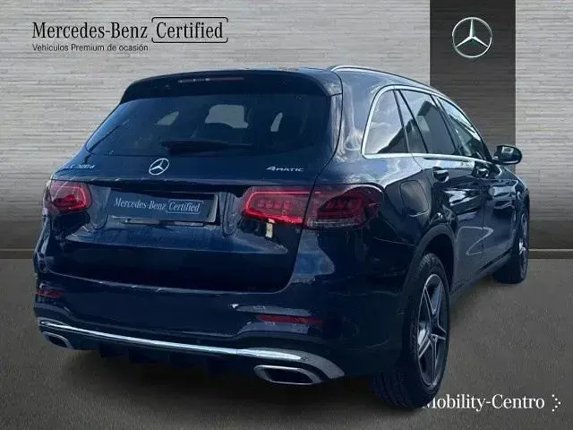 Usado Mercedes GLC300 AMG line 245 CV (180 kW) 2022 Cavansitblau  metallic paint SUV