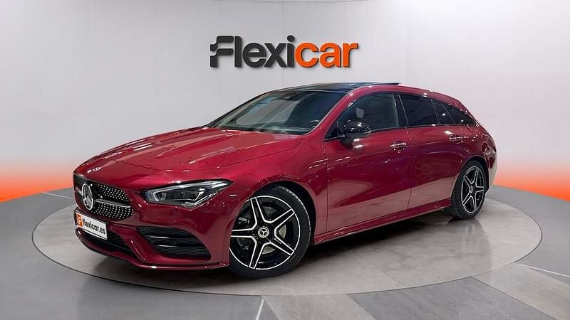 Usado Mercedes CLA200 Shooting Brake 150 CV (110 kW) 2021 Rojo Familiar