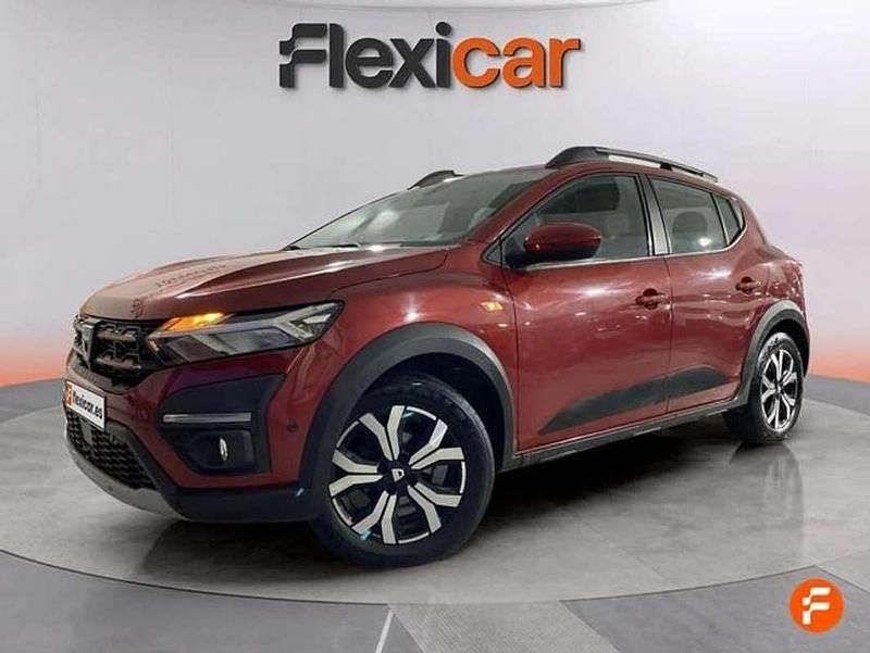 Usado Dacia Sandero Comfort 91 CV (66 kW) 2021 Burdeos Utilitario