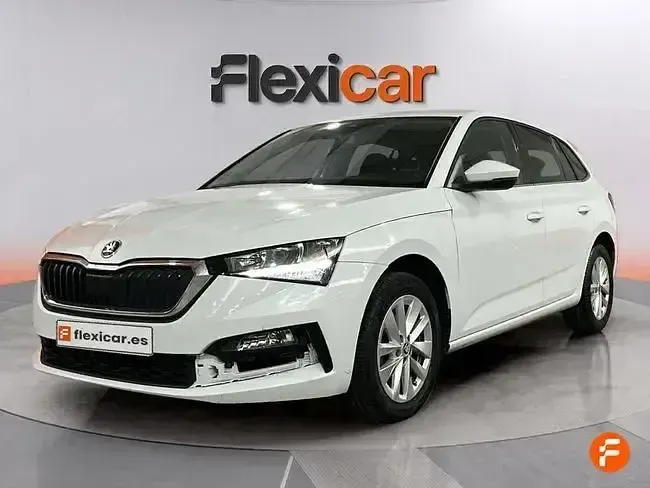Usado Skoda Scala Selection 115 CV (84 kW) 2024 Blanco Utilitario