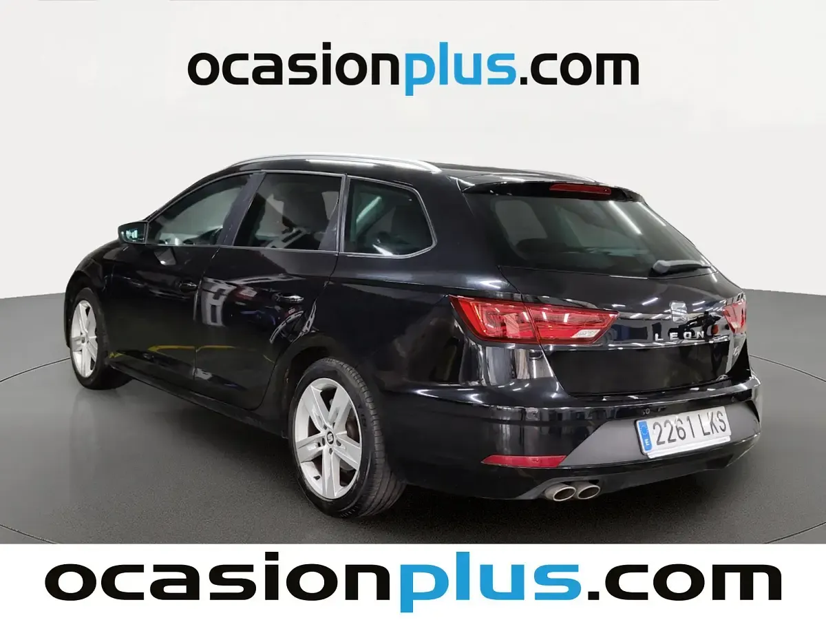 Usado Seat Leon FR 130 CV (95 kW) 2020 Negro Monovolumen